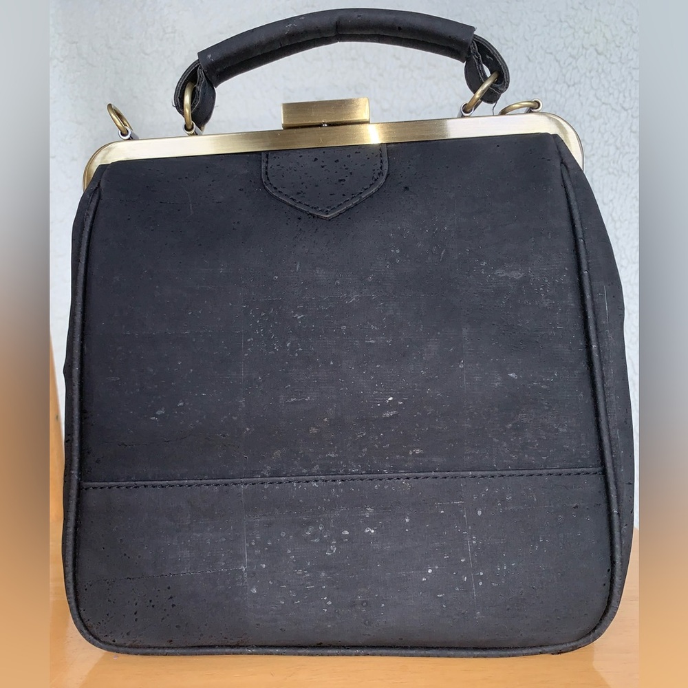 LaFlore bebebark vegan-friendly cork purse.
